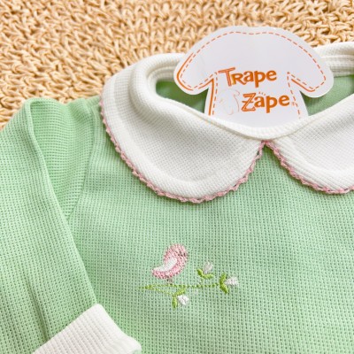 Macacão Tricotil (Tricot 100% Algodão) com Gola e Bordado - Verde Claro Passarinhos Rosas Macacão Tricotil (Tricot 100% Algodão) com Gola e Bordado - Verde Claro Passarinhos Rosas